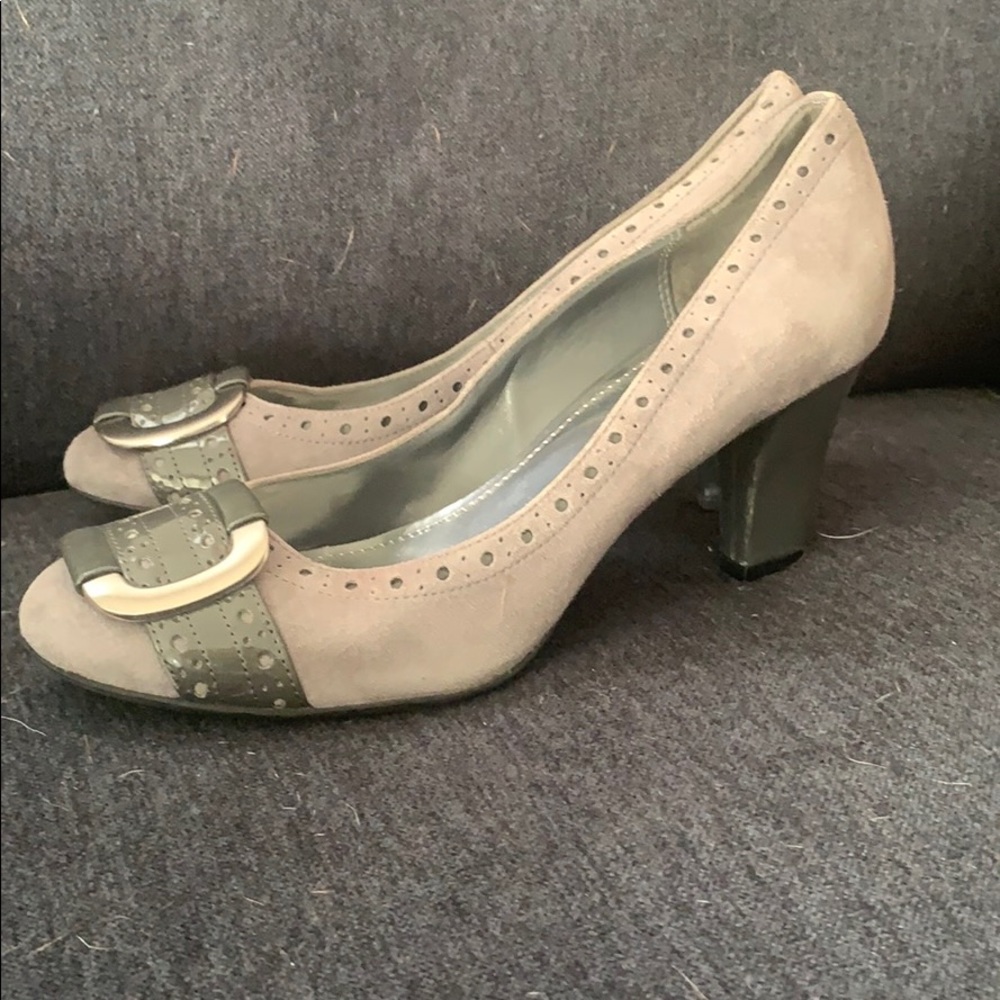 Gray Pumps - image 2